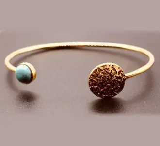 Bracelet with a blue stone
