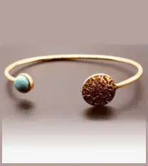 Bracelet with a blue stone